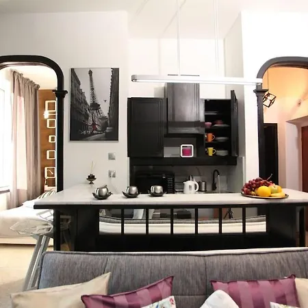 Emilii Plater 36, Centrum